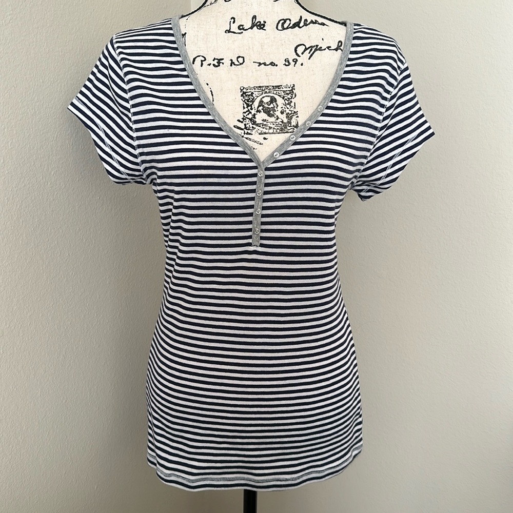 Old Navy Women’s Navy White Gray Striped Henley T-Shirt V-Neck Short Sleeve L